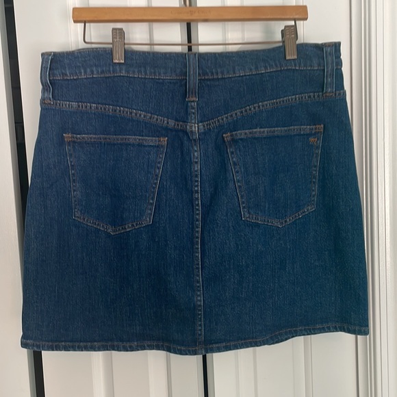 Madewell Denim skirt with gorgeous copper buttons down the front. Only worn once - Picture 2 of 3
